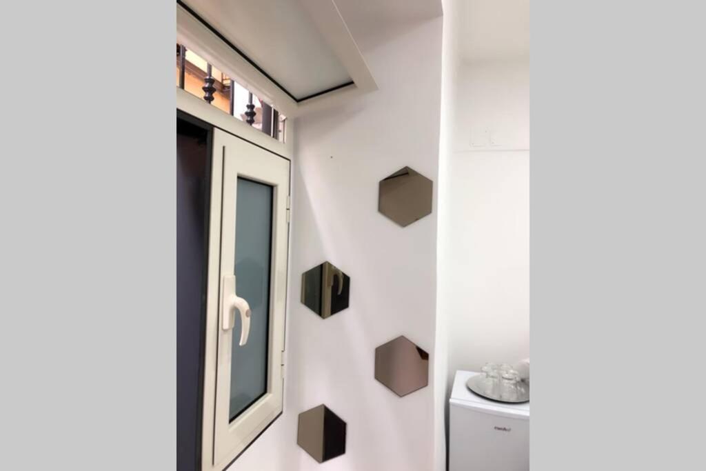 Mini-House Museo Apartment Napoli Bagian luar foto